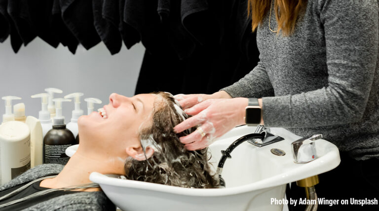 stylist_5_wash_hair